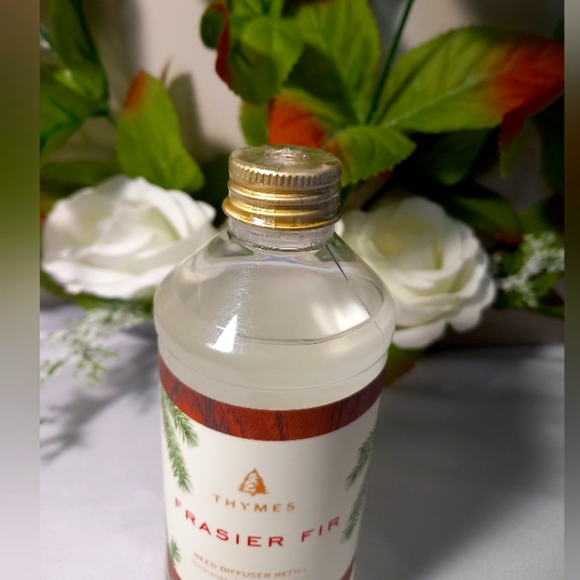 Frasier Fir Reed Diffuser Refill Oil by Thymes - 7.75 fl oz. - Picture 3 of 5